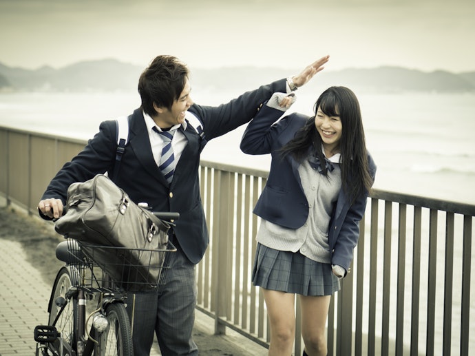 Romance, kisah cinta remaja yang penuh warna