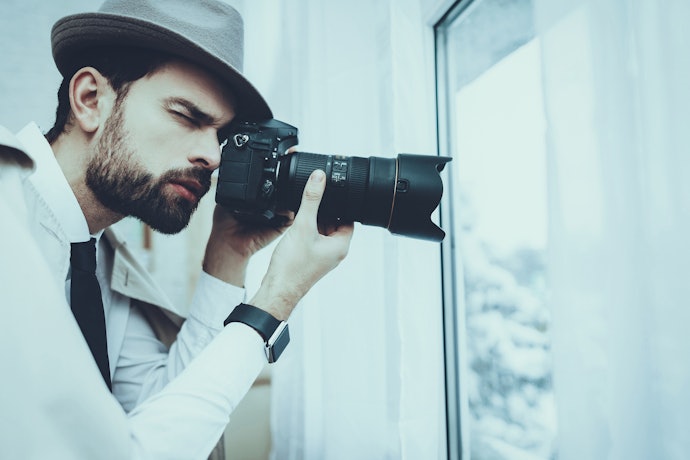 Focal length 135–300 mm, telefoto jarak sedang saat memotret olahraga