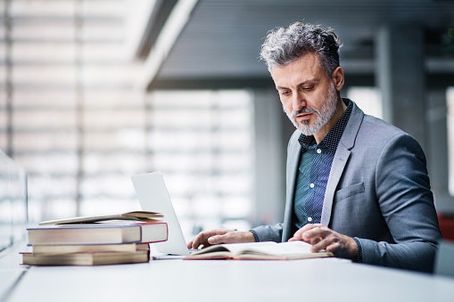 Untuk pemilik bisnis: Buku yang membahas tentang pemikiran visioner