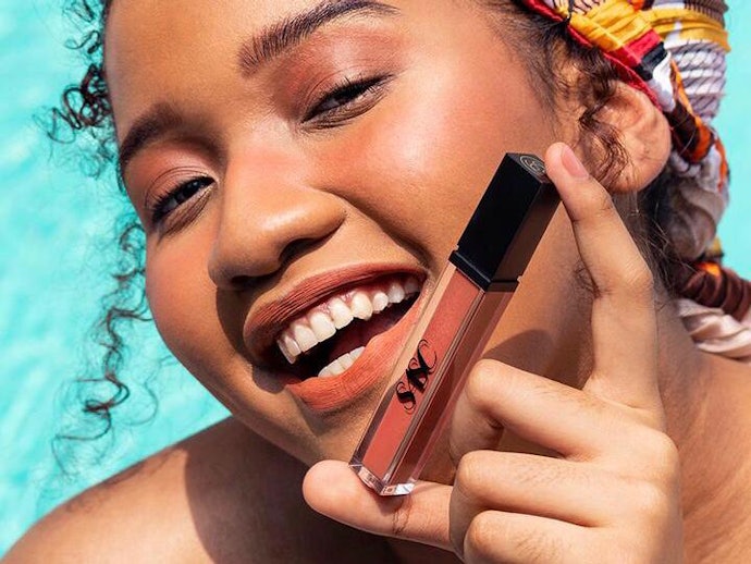 Lip cream, tekstur lembut dengan aplikator yang mudah digunakan