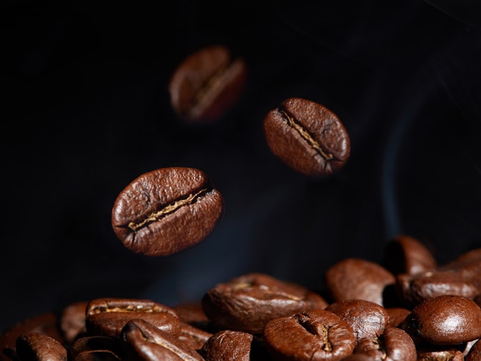 Bentuk whole beans, digiling di rumah demi rasa yang fresh