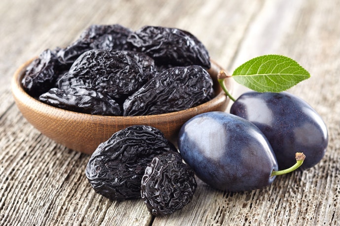 Buah prune dan anggur: Memenuhi kebutuhan zat besi harian
