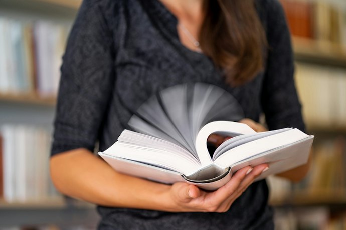 Untuk keperluan akademik, gunakan kamus buku dengan kosakata superlengkap
