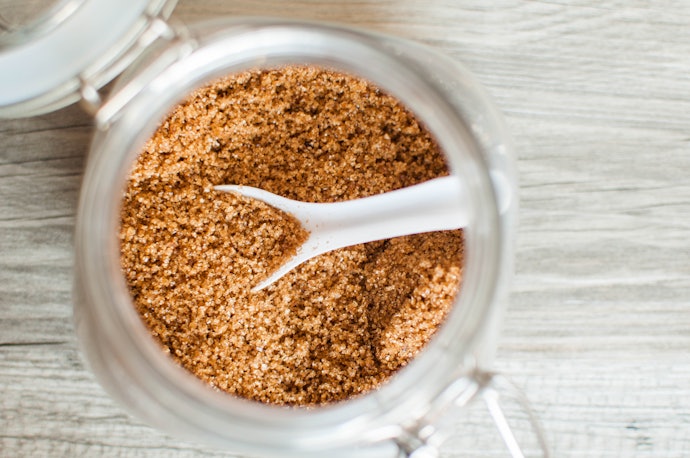 Brown sugar: Memiliki cita rasa karamel yang tidak pahit