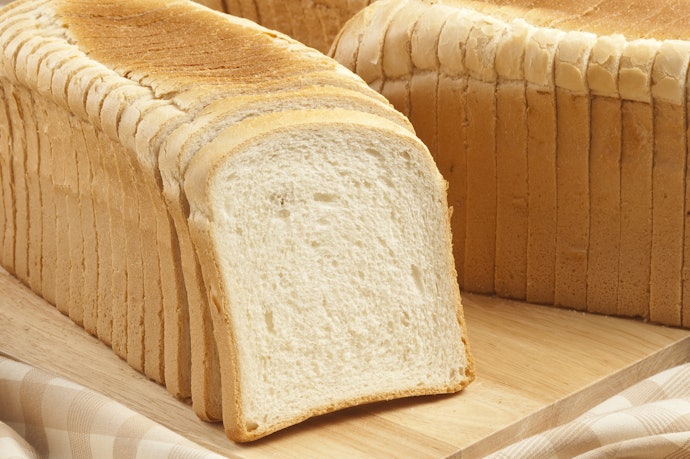 Roti tawar putih, lebih lembut dan tinggi kalori