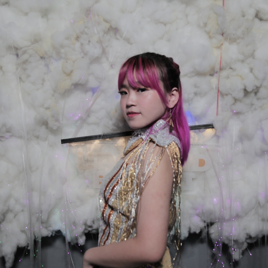 7 Rekomendasi Eyeshadow dan Blush yang Dipakai Makeup Artist Idol K-pop