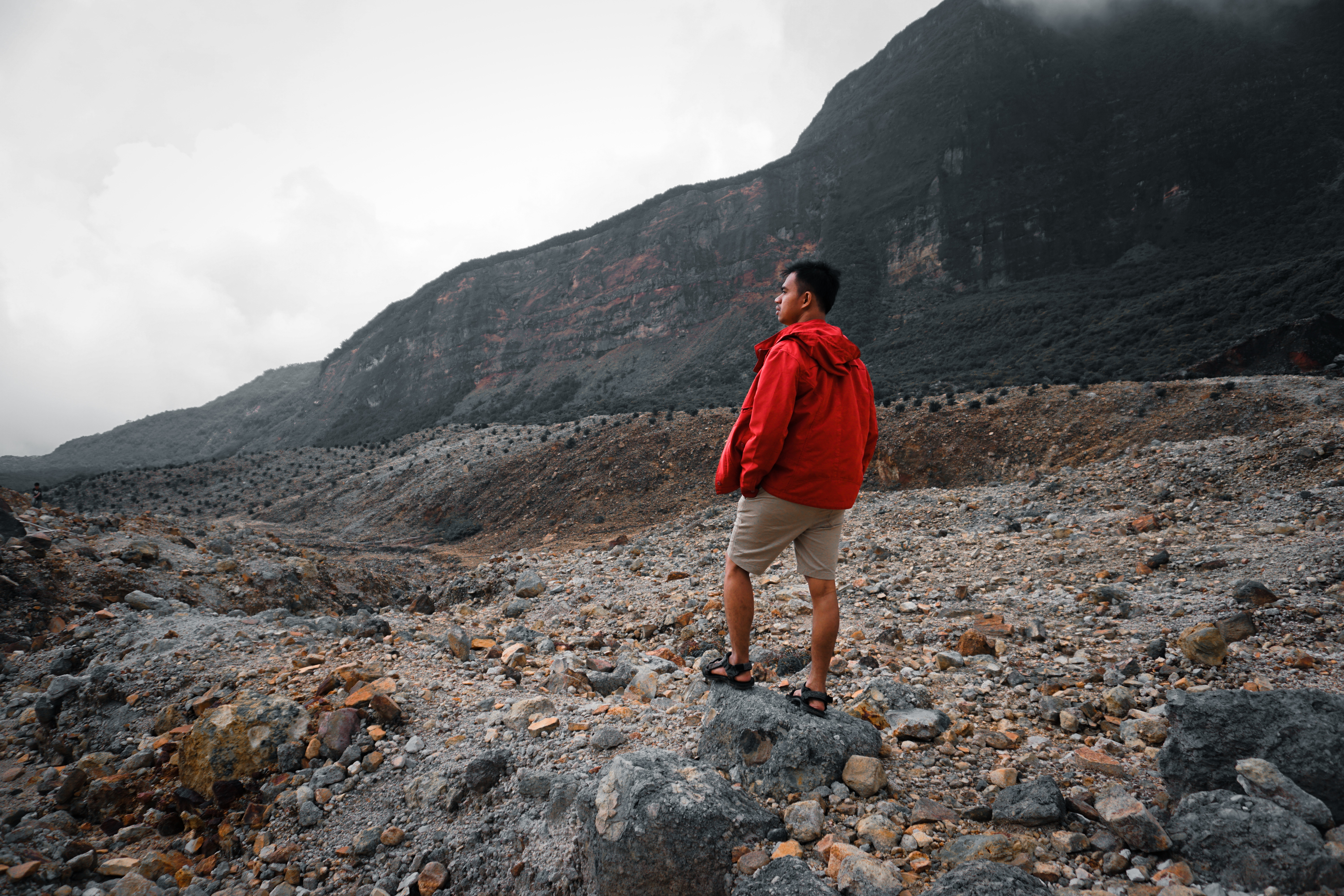 7 Rekomendasi Jenis Jaket yang Pas untuk Travelling 