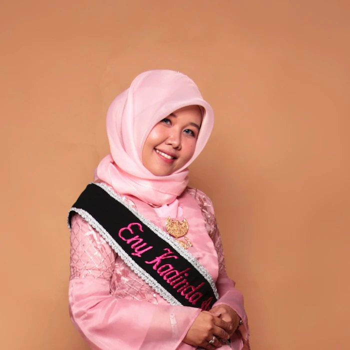 Tampil Natural dan Flawless Saat Wisuda dengan 8 Rekomendasi Produk Ini