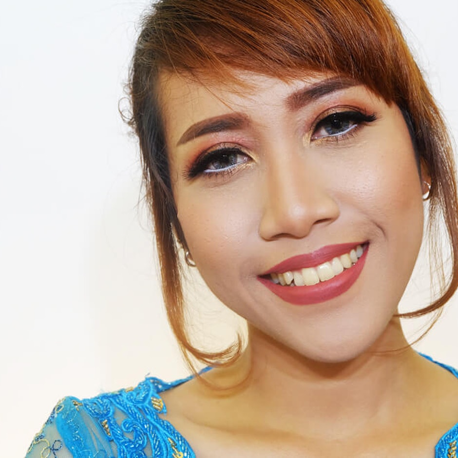10 Rekomendasi Makeup Brand Lokal untuk Makeup Wisuda Sendiri dan Tetap Bisa Awet