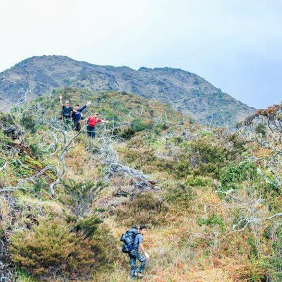 10 Rekomendasi Produk Survival Kit yang Wajib Dibawa oleh Pendaki Gunung