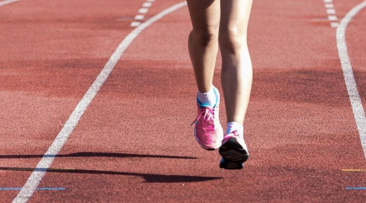 10 Rekomendasi Perlengkapan yang Perlu Dimiliki Wanita untuk Memulai Olahraga Lari