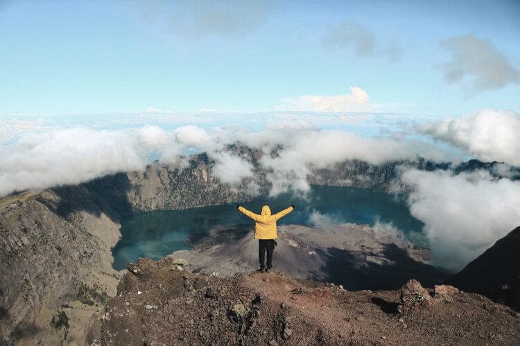 8 Rekomendasi Barang yang Perlu Dipersiapkan untuk Melakukan Ultralight Hiking