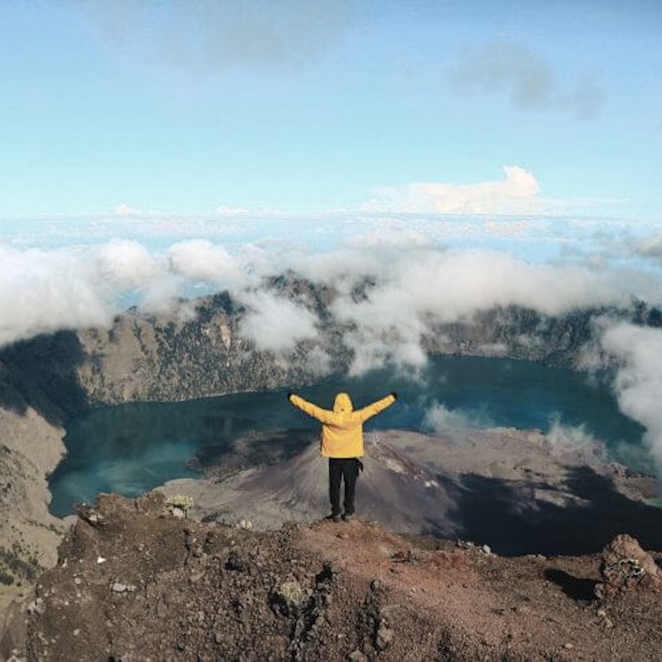 8 Rekomendasi Barang yang Perlu Dipersiapkan untuk Melakukan Ultralight Hiking