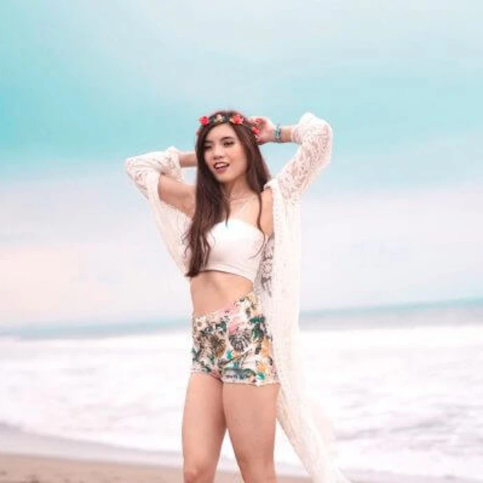 7 Rekomendasi Produk Skincare dan Makeup yang Wajib Dibawa Saat Liburan di Pantai