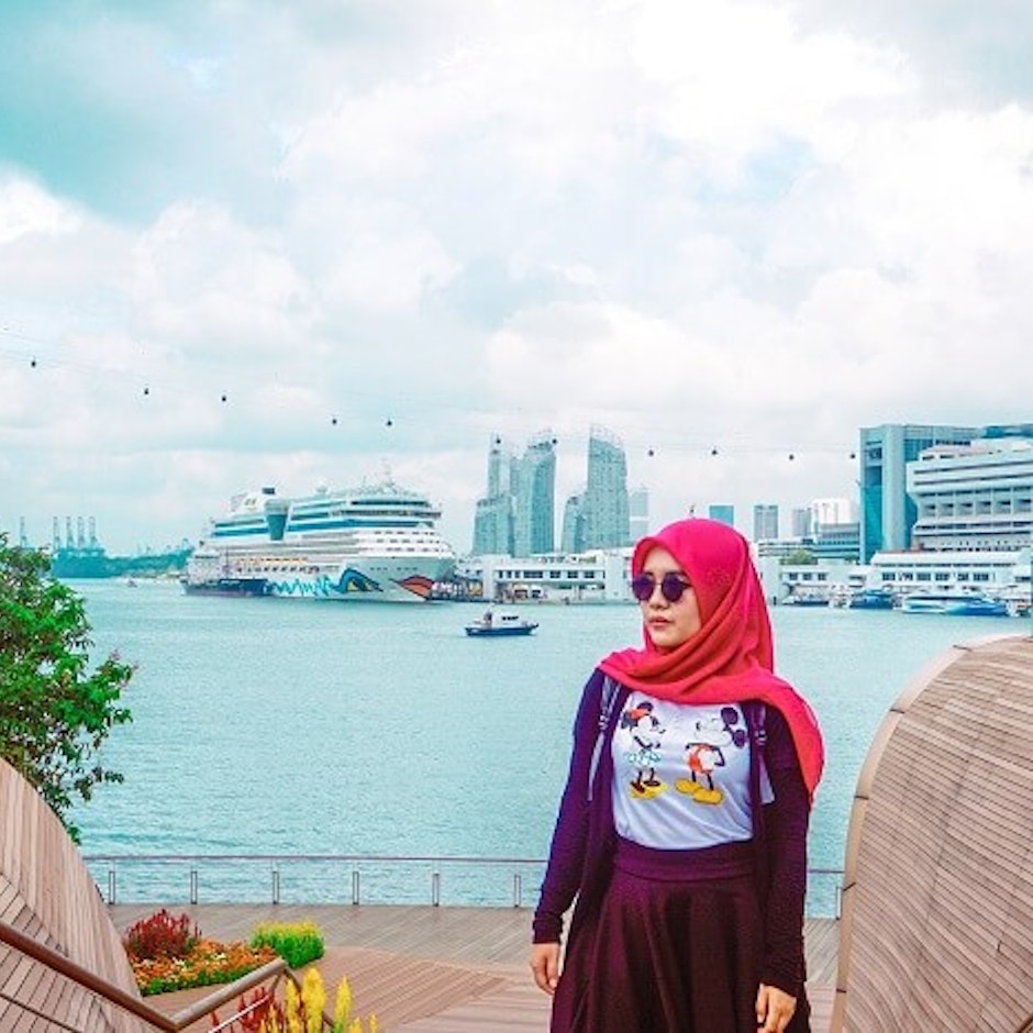 7 Rekomendasi Jenis Outfit yang Nyaman Dipakai Saat Traveling