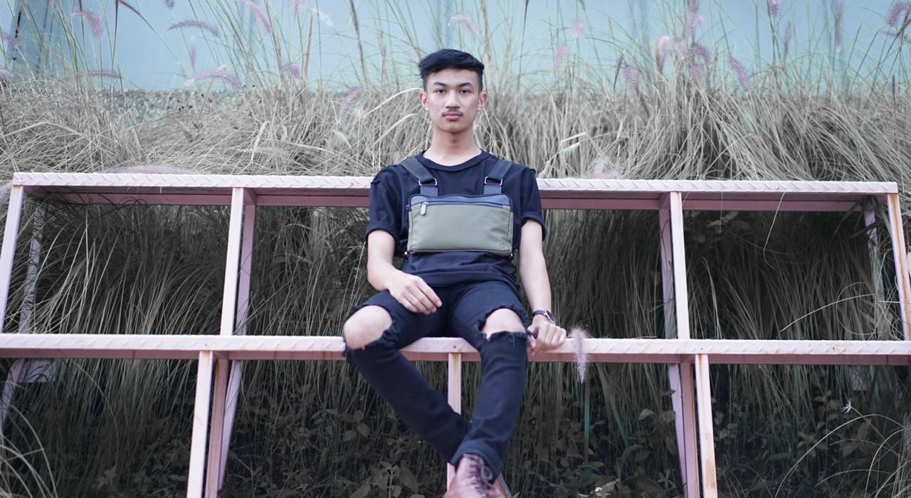 8 Rekomendasi Produk Outfit dan Aksesori Pria untuk Foto OOTD ala Selebgram 