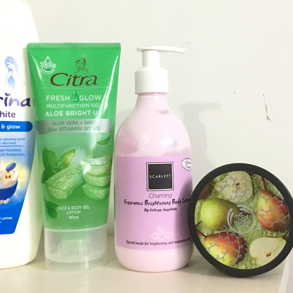7 Rekomendasi Body Lotion agar Kulit Lembap dan Sehat