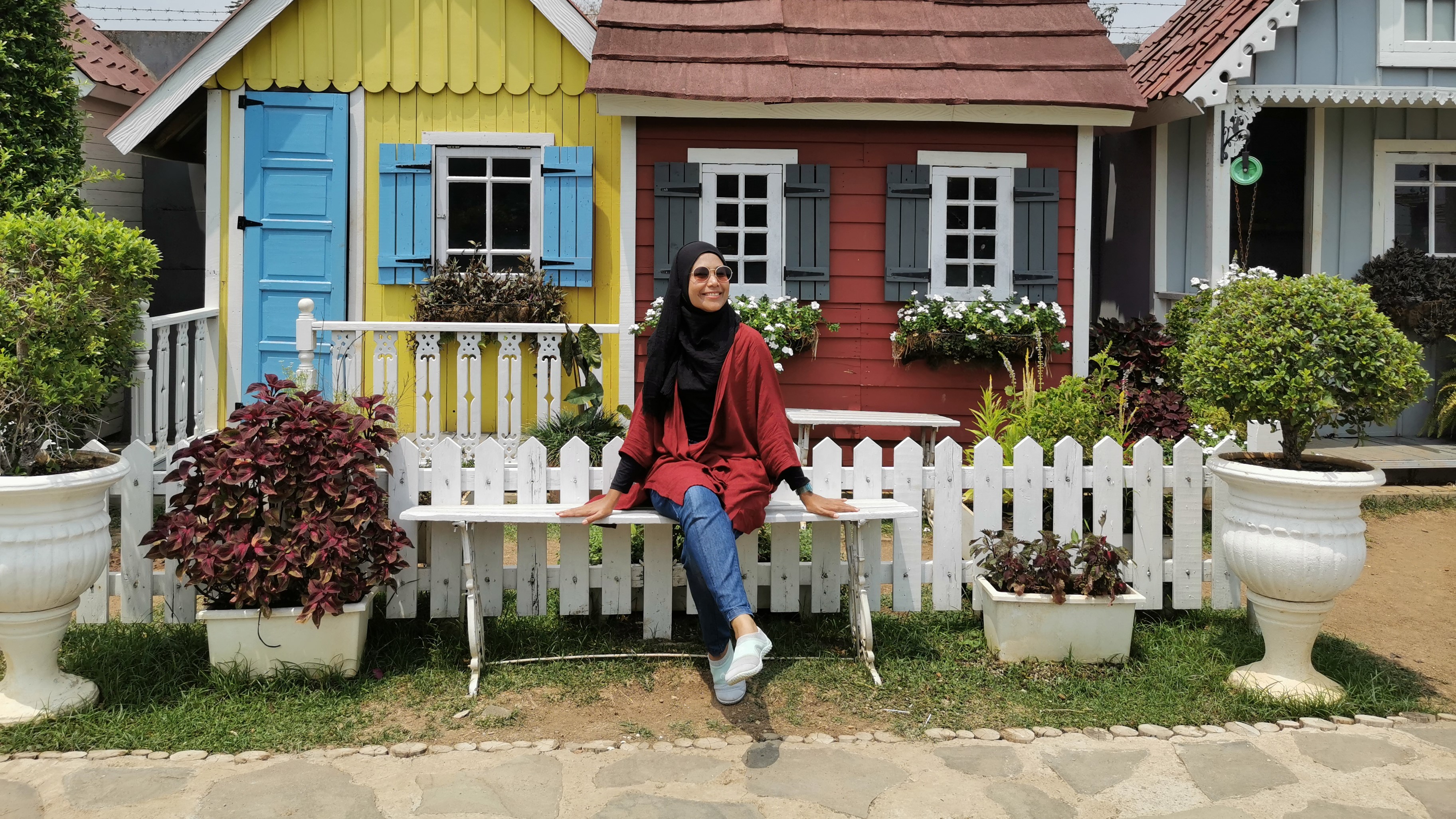 8 Rekomendasi Outwear Hijab yang Nyaman Dipakai Saat Travelling 