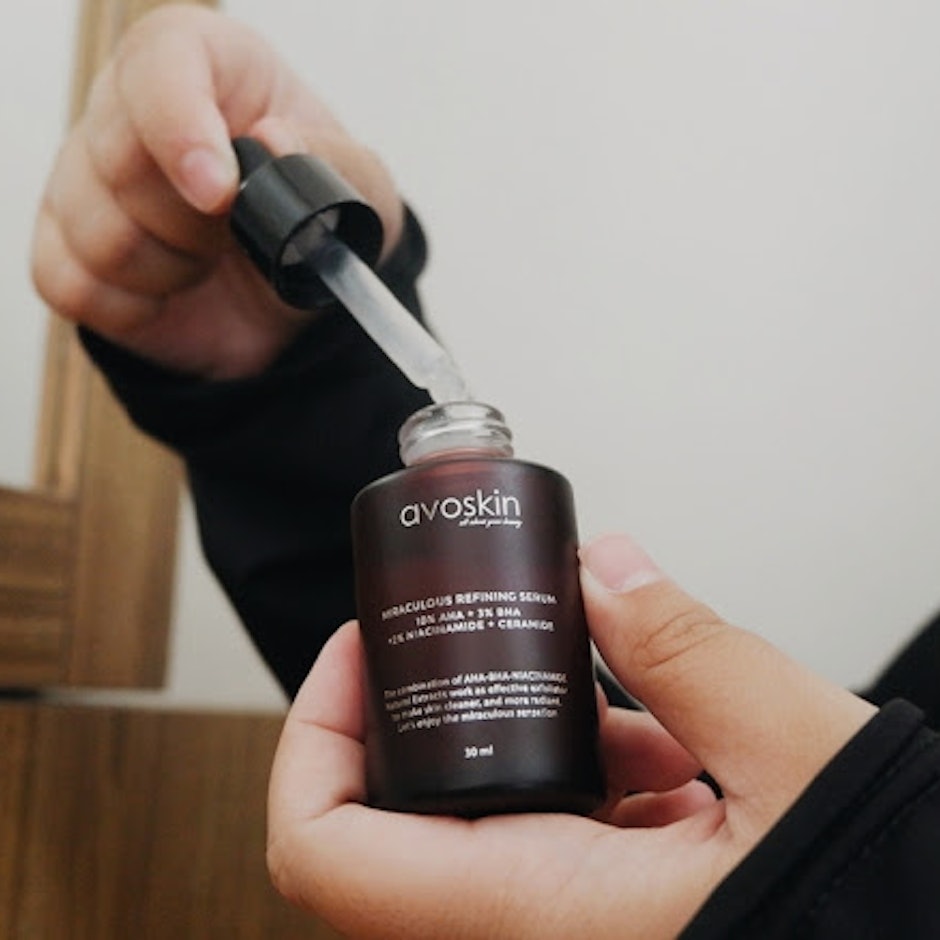 7 Rekomendasi Rangkaian Skincare yang Mencerahkan dan Mengurangi Bekas Jerawat