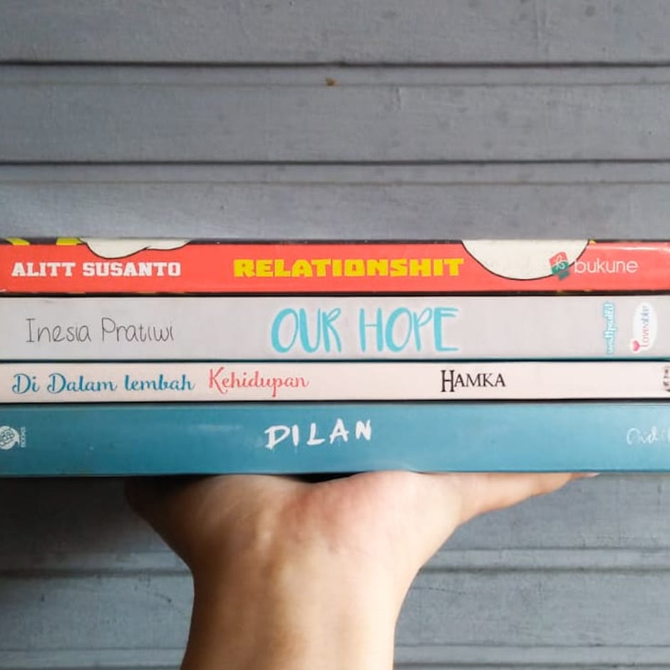 7 Rekomendasi Pilihan Bacaan untuk Akhir Pekan