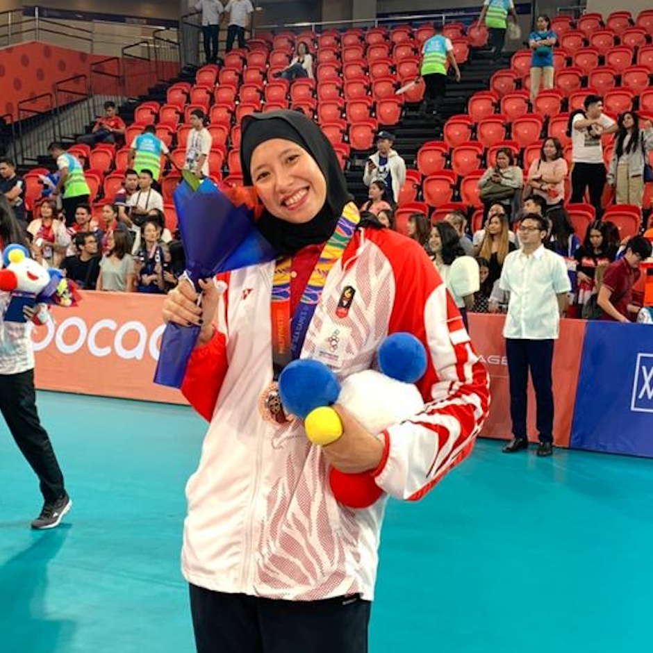 8 Rekomendasi Perlengkapan Bermain Bola Voli Profesional untuk Wanita Berhijab