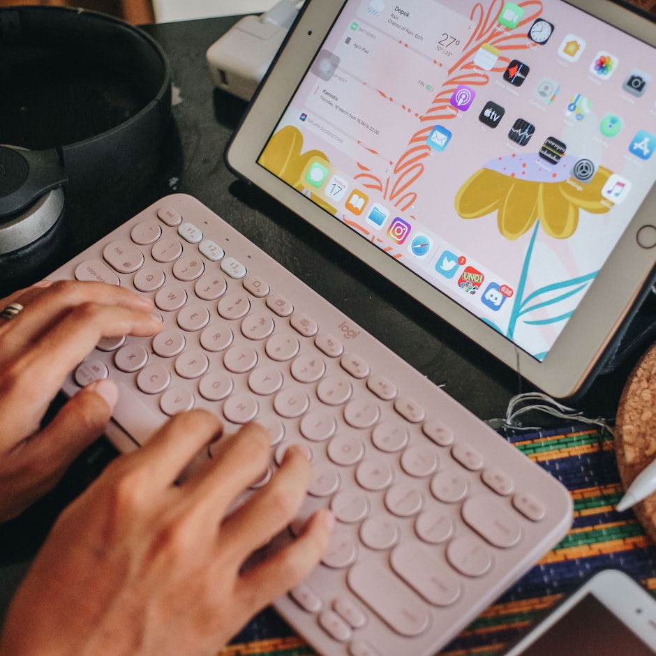 7 Rekomendasi Aksesoris iPad untuk Meningkatkan Produktivitas Bekerja