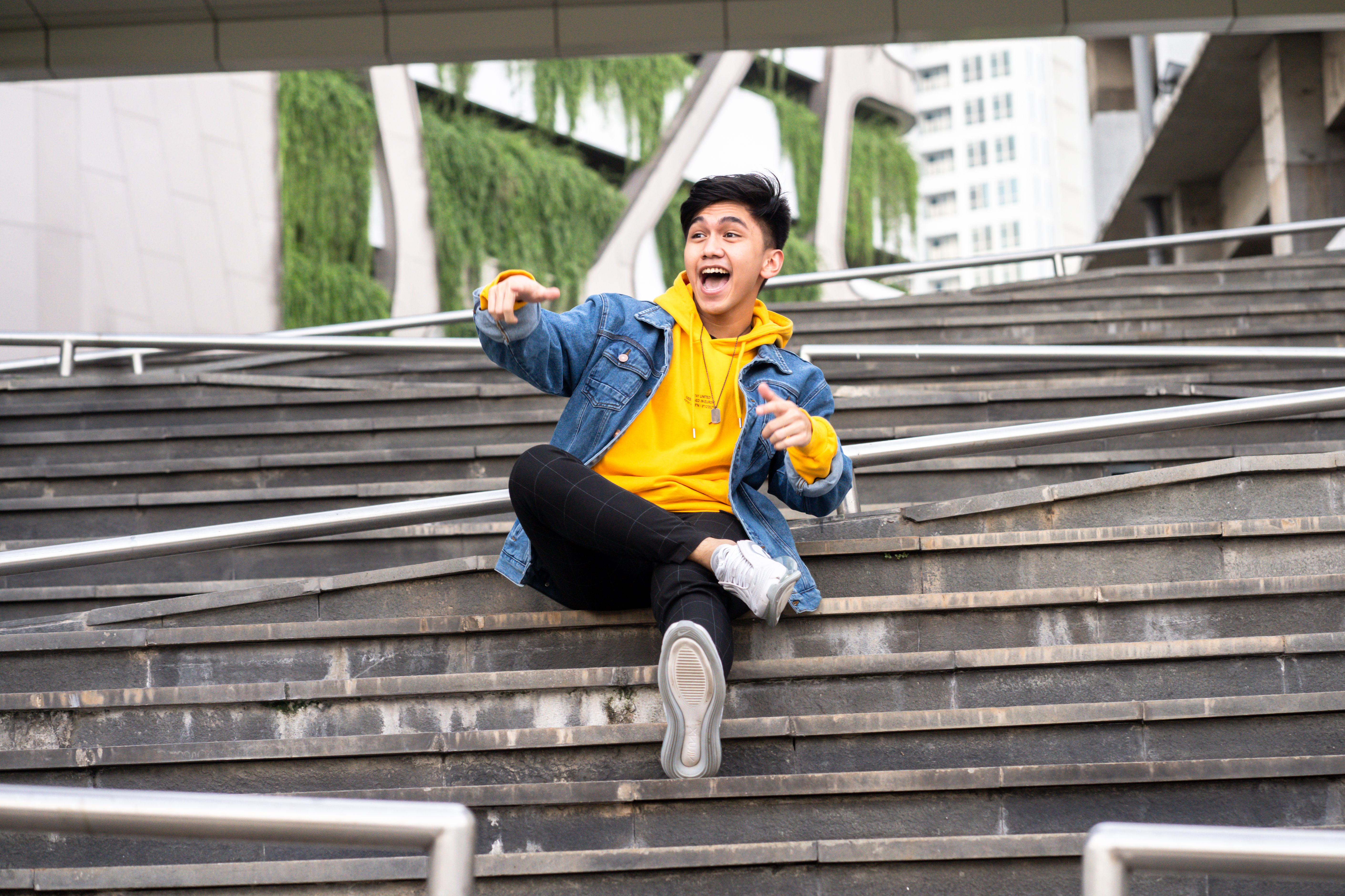 7 Rekomendasi Pilihan Outfit of the Day untuk Tampil Simpel di Panggung