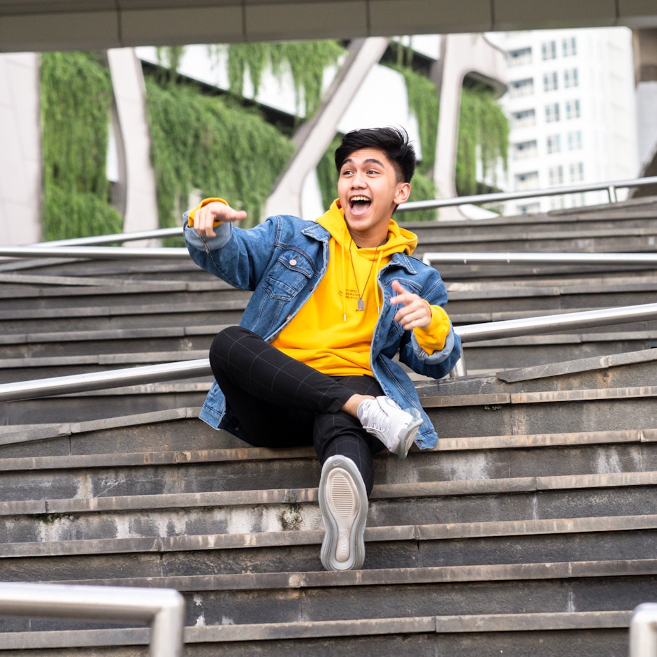 7 Rekomendasi Pilihan Outfit of the Day untuk Tampil Simpel di Panggung