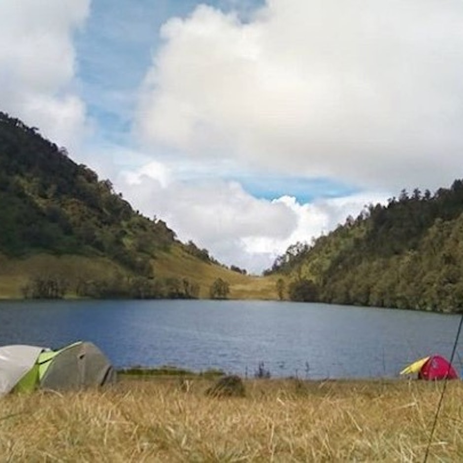 7 Rekomendasi Peralatan Mendaki Gunung Bagi Pendaki Wanita