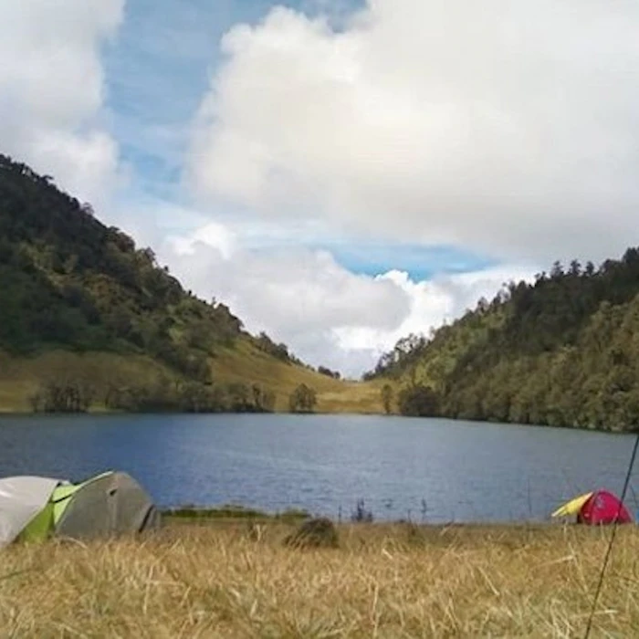 7 Rekomendasi Peralatan Mendaki Gunung Bagi Pendaki Wanita