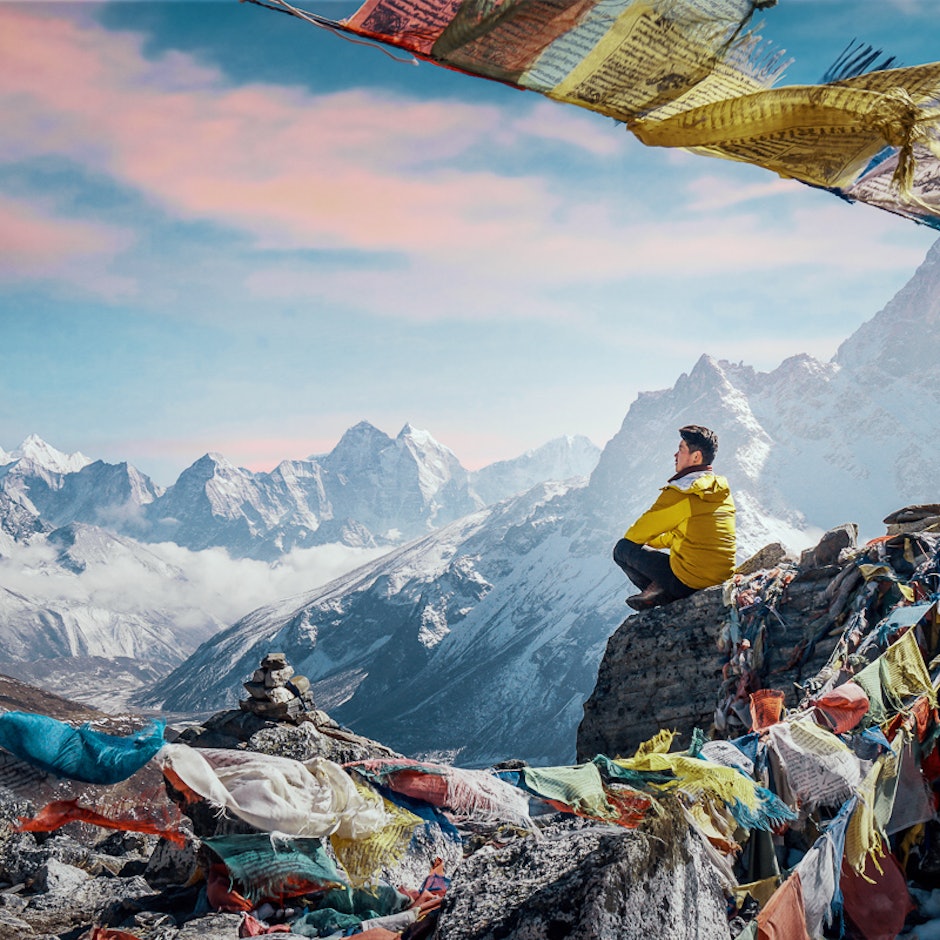 8 Rekomendasi Perlengkapan untuk Trekking di Gunung Bersalju