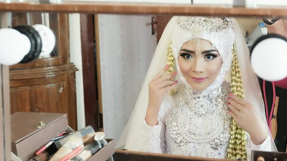 10 Rekomendasi Produk Makeup Dasar untuk Rias Pengantin 