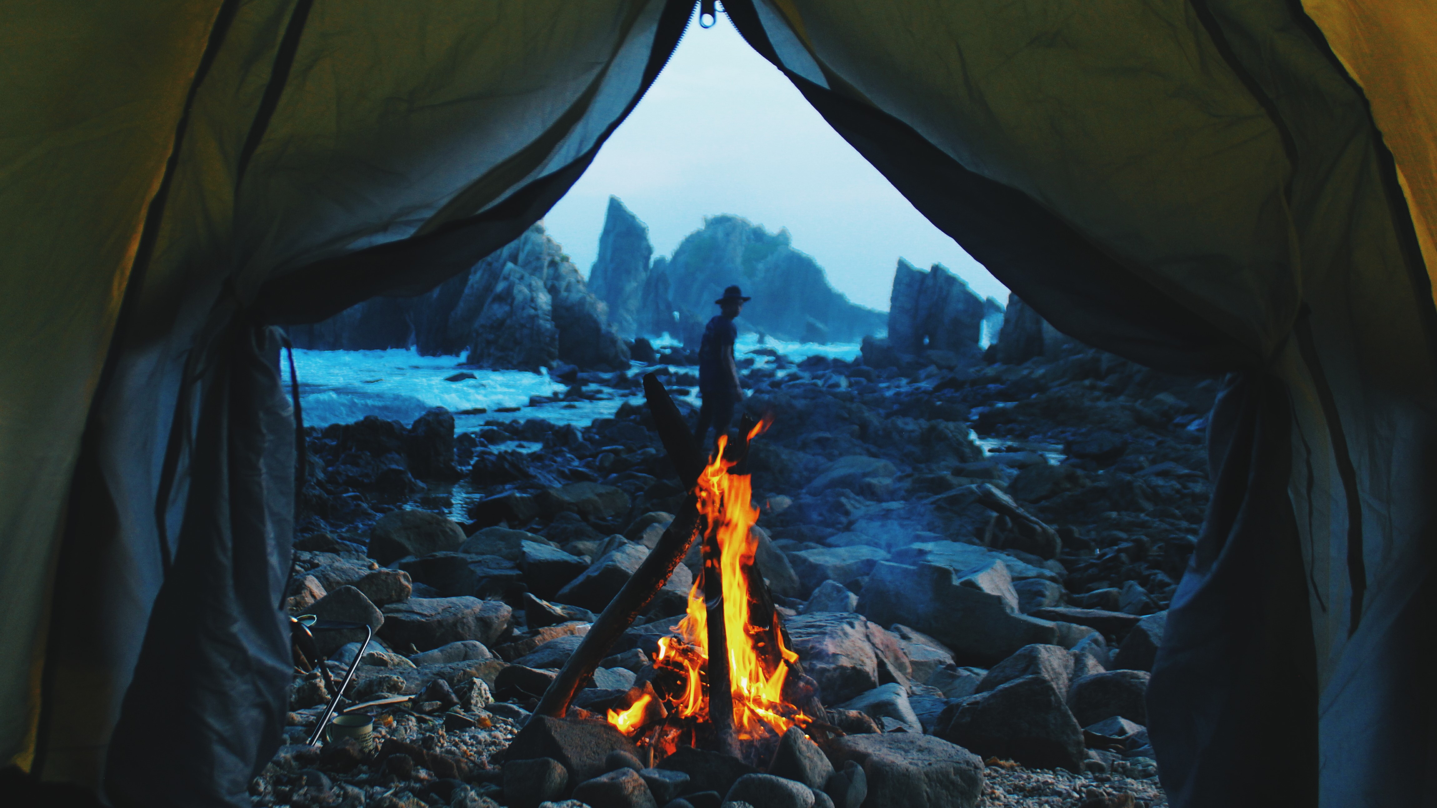 9 Rekomendasi Peralatan Survival yang Wajib Dibawa Saat Camping di Alam Bebas 