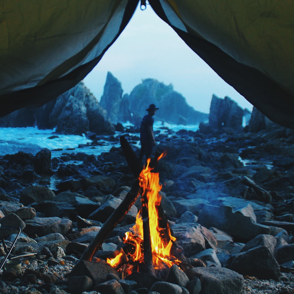 9 Rekomendasi Peralatan Survival yang Wajib Dibawa Saat Camping di Alam Bebas