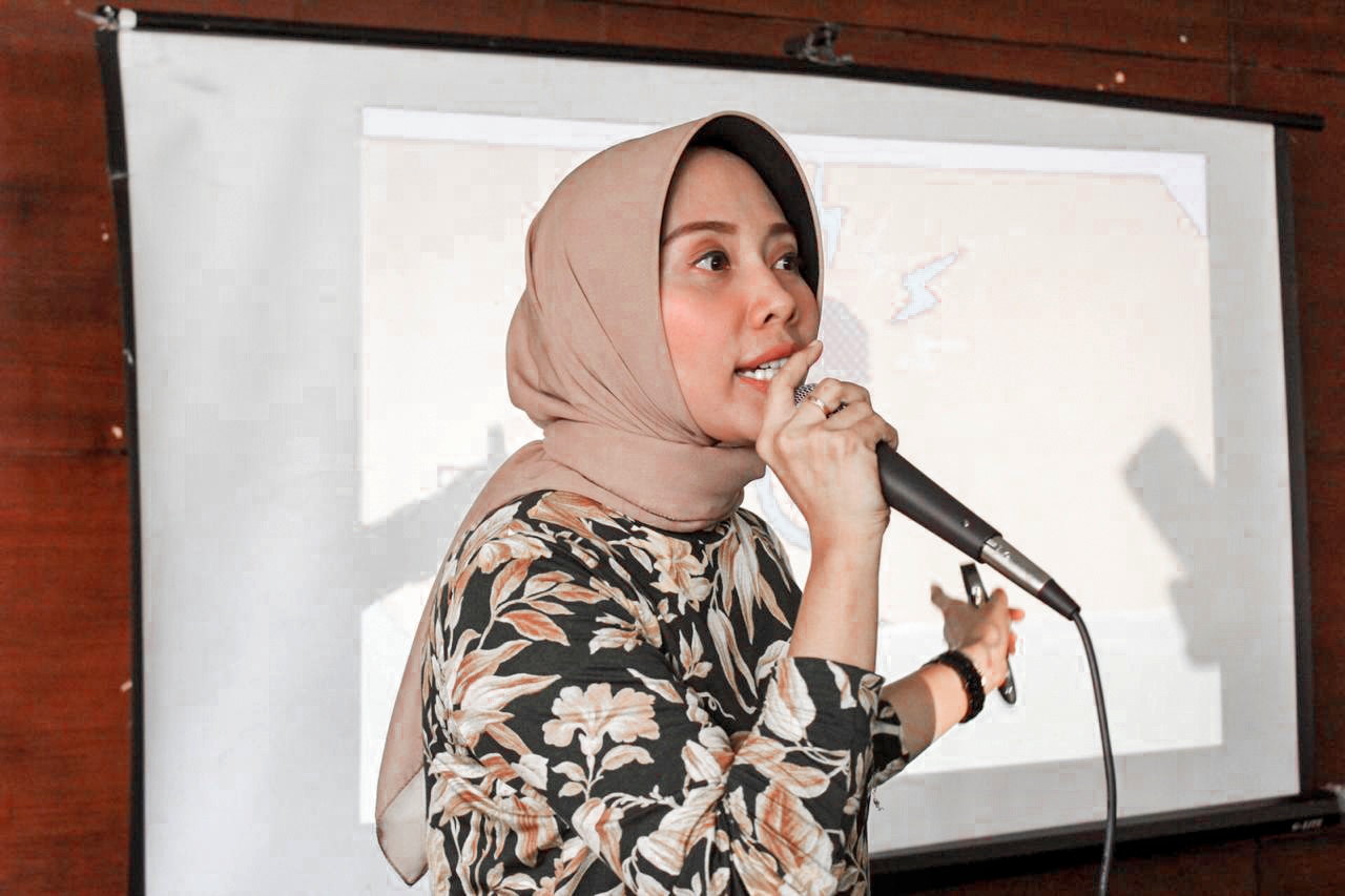 7 Rekomendasi Produk Kosmetik Andalan untuk Selalu Tampil Fresh sebagai Public Speaker 