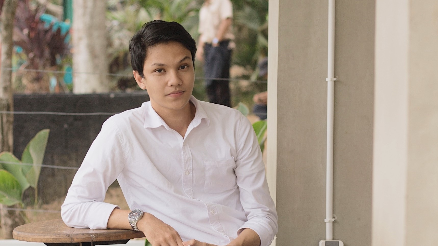 7 Rekomendasi Baju Atasan Pria untuk Kuliah 