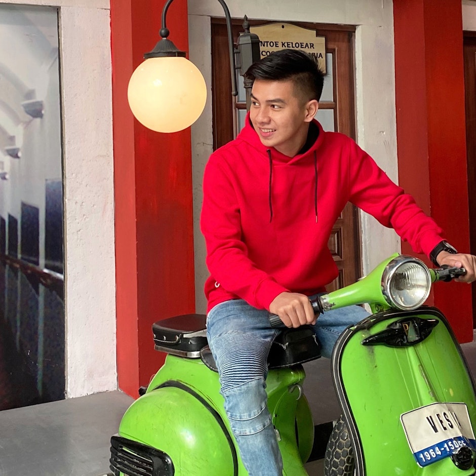 7 Rekomendasi Produk Outfit dan Perlengkapan Sehari-hari untuk Bergaya Simpel dan Keren