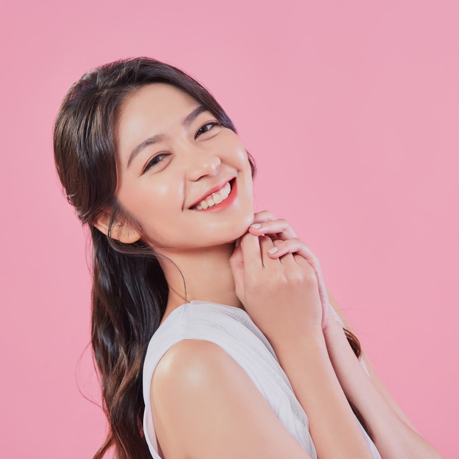 10 Rekomendasi Produk Basic Makeup untuk Tampilan Natural