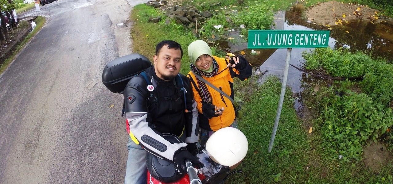 8 Rekomendasi Perlengkapan Touring Menggunakan Motor untuk Muslimah 