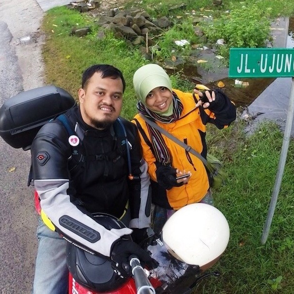 8 Rekomendasi Perlengkapan Touring Menggunakan Motor untuk Muslimah