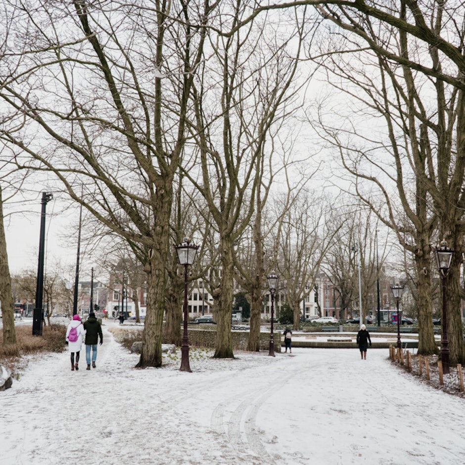 7 Rekomendasi Outfit Pria yang Wajib Dibawa untuk Travelling ke Luar Negeri saat Musim Dingin