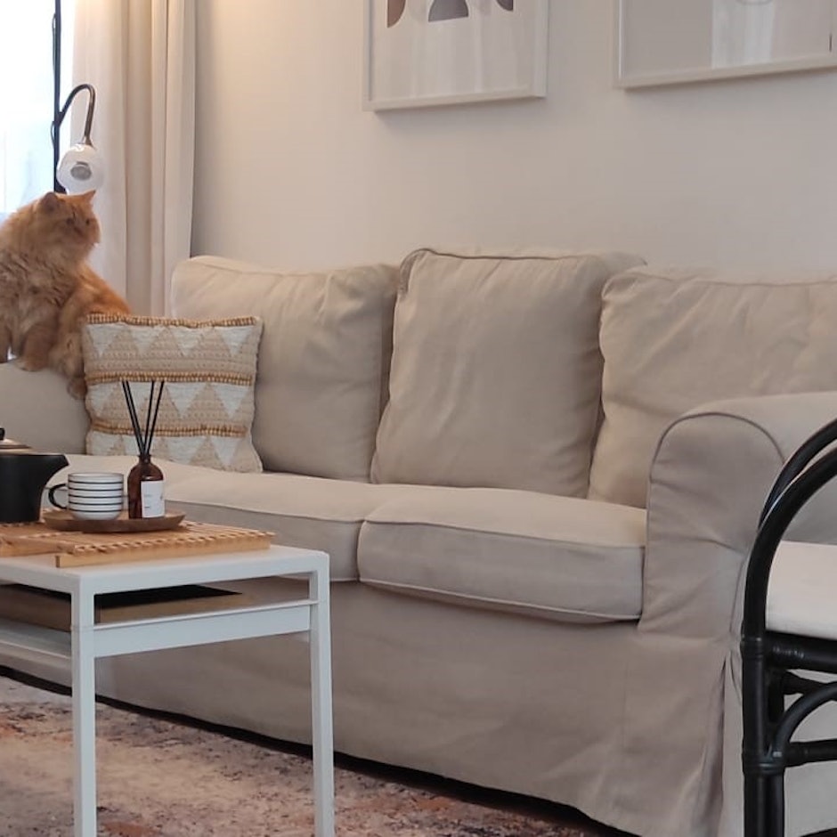 9 Rekomendasi Furnitur dan Dekorasi Ruang Tamu Mungil