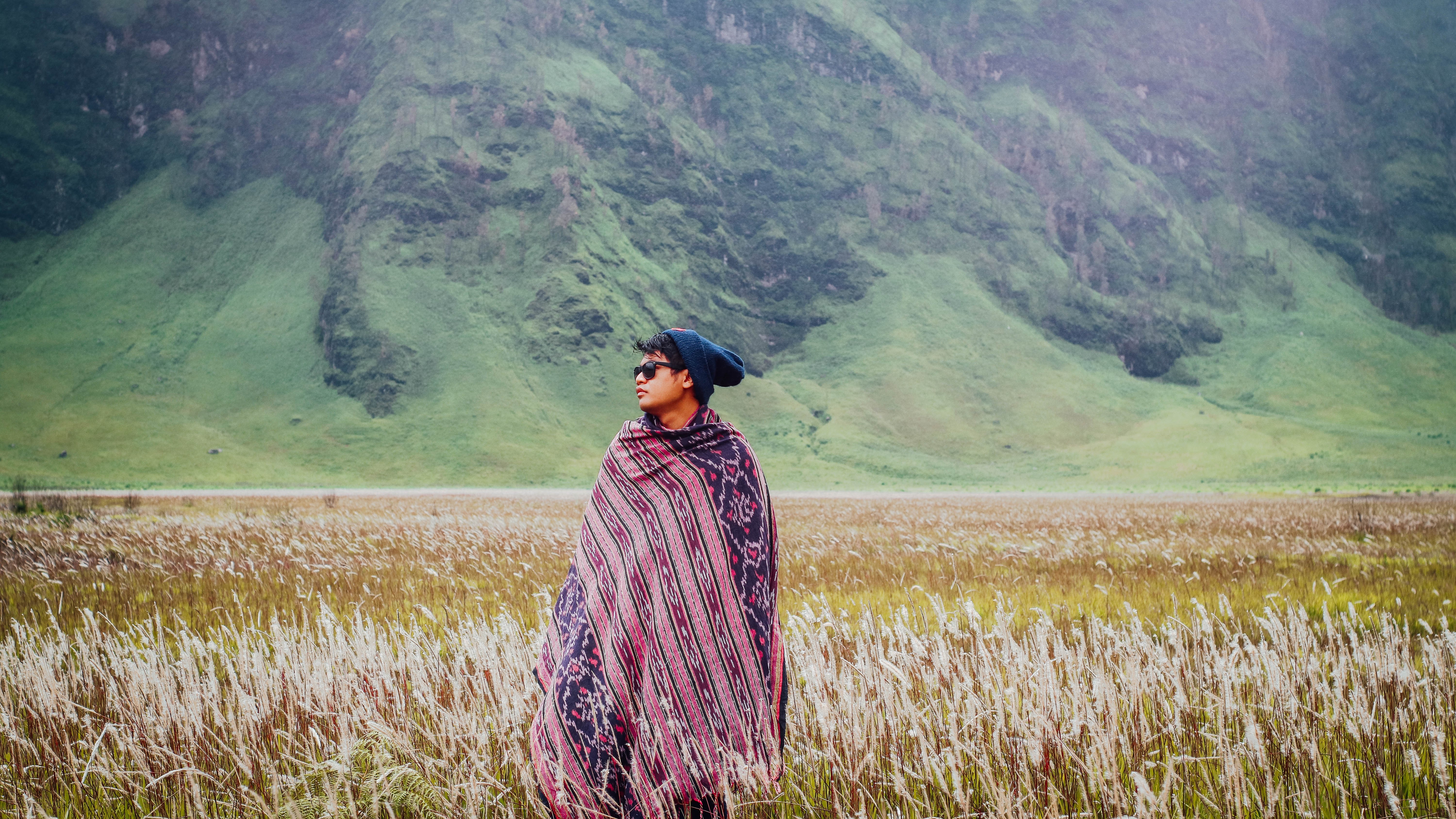 7 Rekomendasi Produk Fashion Simpel yang Nyaman Dipakai Travelling untuk Pria 