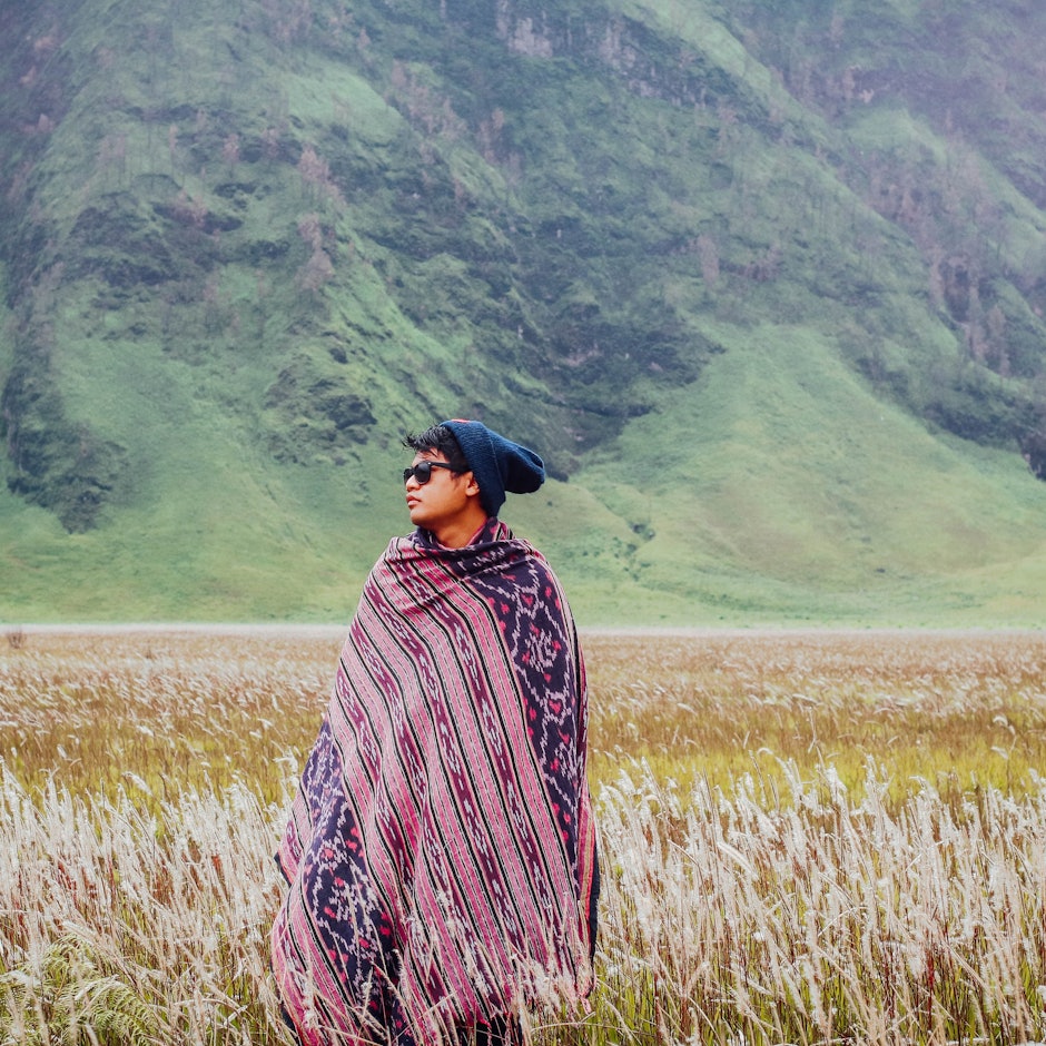 7 Rekomendasi Produk Fashion Simpel yang Nyaman Dipakai Travelling untuk Pria