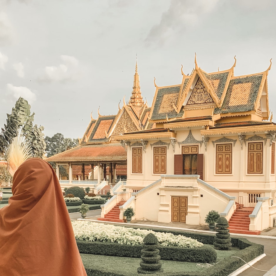 7 Rekomendasi Barang yang Perlu Dibawa Saat Pertama Kali Bepergian ke Luar Negeri