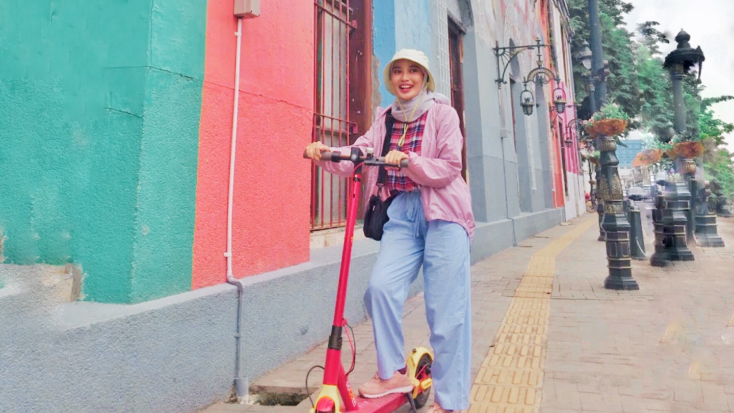 10 Rekomendasi Fashion Items untuk Hijabers agar Tampil Quirky Colorful 