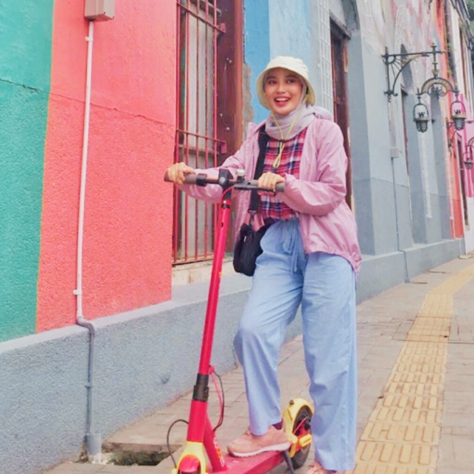 10 Rekomendasi Fashion Items untuk Hijabers agar Tampil Quirky Colorful