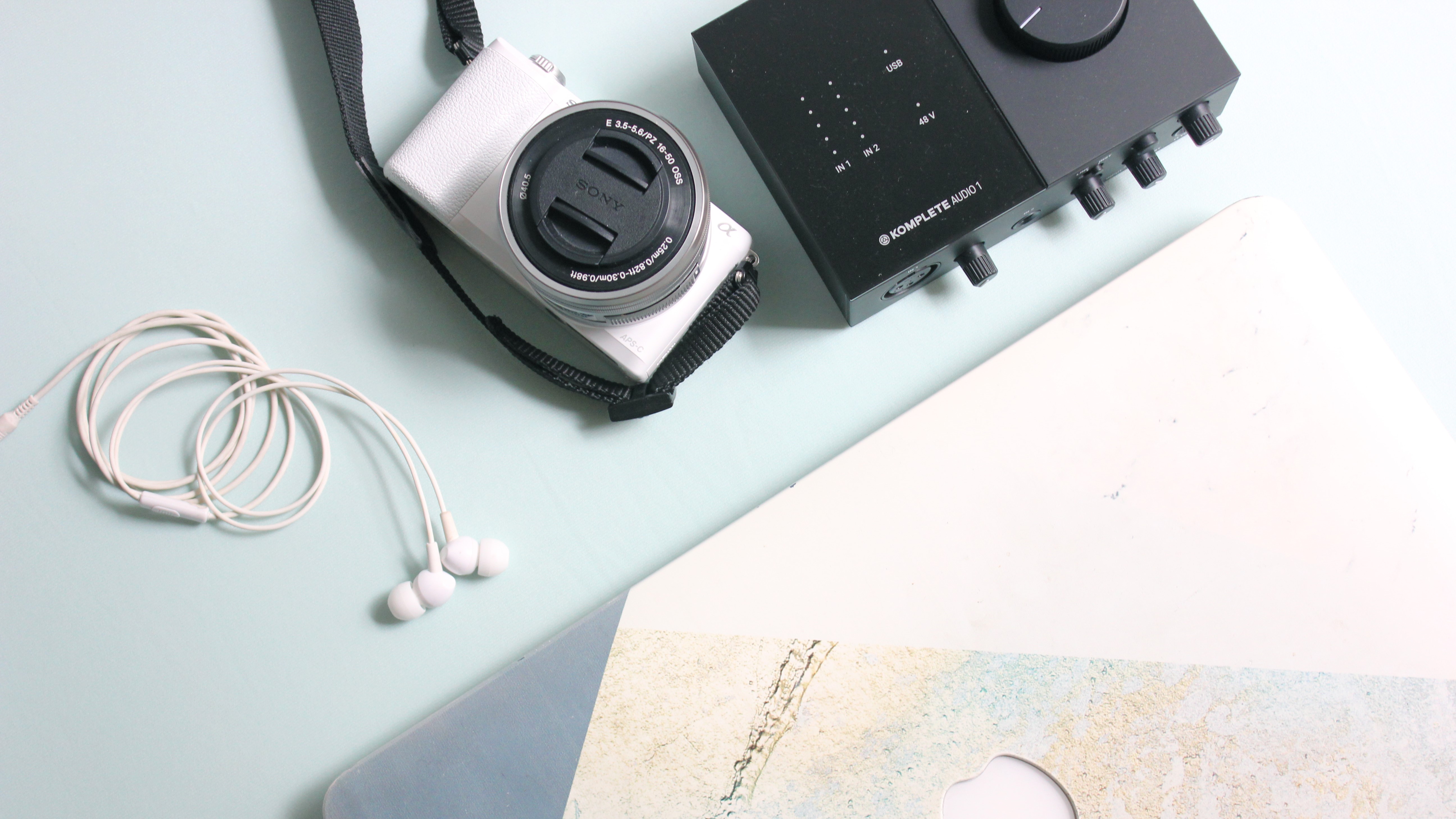 7 Rekomendasi Perlengkapan untuk Pembuatan Video Cover Musik 