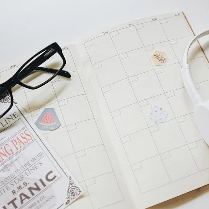 Simple Basic Monthly Planner A5 Translation missing: id.activerecord.decorators.item_part_image/alt
