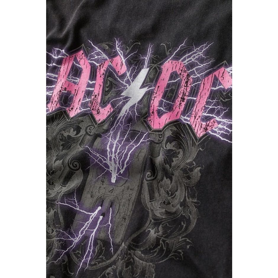 H&M T-shirt With A Motif Translation missing: id.activerecord.decorators.item_part_image/alt